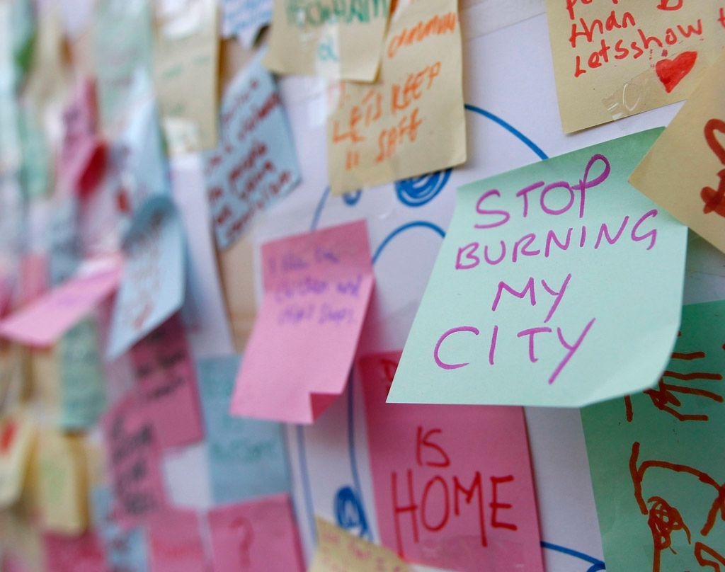 Londýňané vzkazují vandalům: Přestaňte vypalovat moje město!