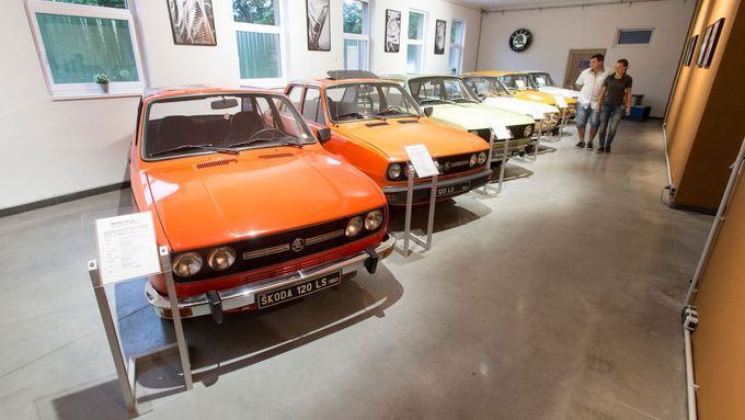 V novém muzeu je k vidění sbírka aut vyráběných Škodou po roce 1969 do roku 1997.