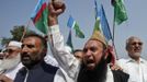 Supporters of the Pakistani religious political party Jamaat-e-Islami shout anti-American slogans during a demonstration in Peshawar, September 15, 2012. Some 50 protesters gathered to take part in the protest to condemn a film being produced in the U.S. that insulted the Prophet Mohammad. REUTERS/Fayaz Aziz (PAKISTAN - Tags: POLITICS CIVIL UNREST RELIGION) Published: Zář. 15, 2012, 11:45 dop.