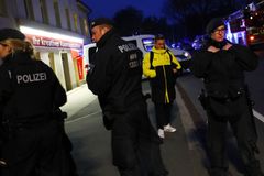 Policisté našli u muže, kterého podezírají z útoku na fotbalisty Dortmundu, podezřelý zápisník