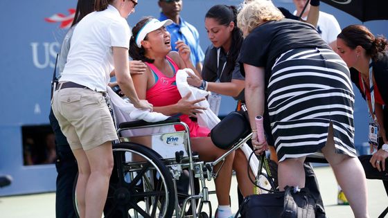 Pcheng Šuaj v křečích. Čínská tenistka zkolabovala v semifinále US Open. Podívejte se.