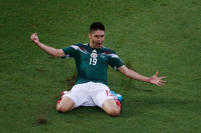 Mexico's Oribe Peralta celebrates after scoring a goal during their 2014 World Cup Group A match against Cameroon at Dunas arena in Natal June 13, 2014. REUTERS/Carlos Ba