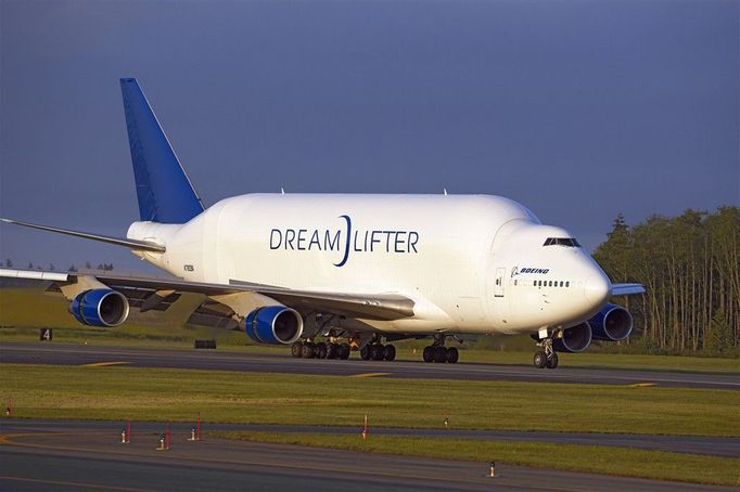 Dreamlifter, letadlo, které dováží kusy 787 Dreamlineru na složení.