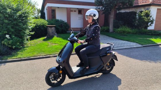 Stačí řidičák na auto. Elektrický skútr Segway je ukrutně rychlý a zvládá i dálky