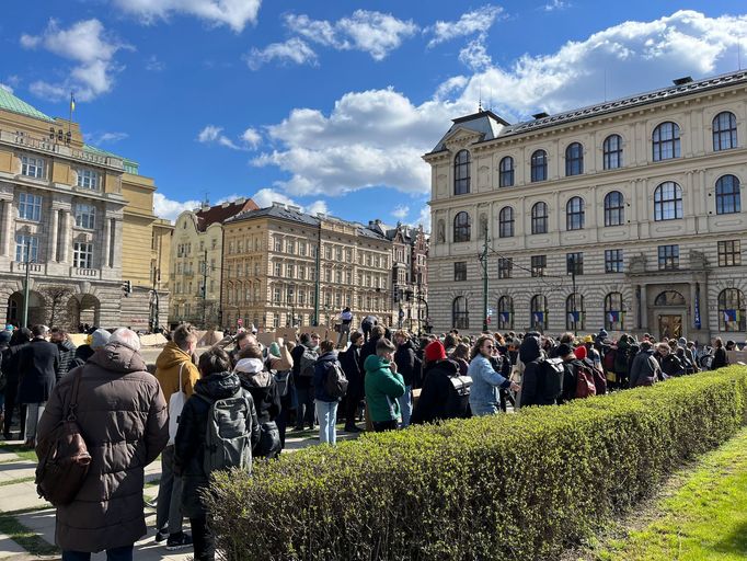 Vysokoškolští pedagogové protestovali proti nízkým mzdám.