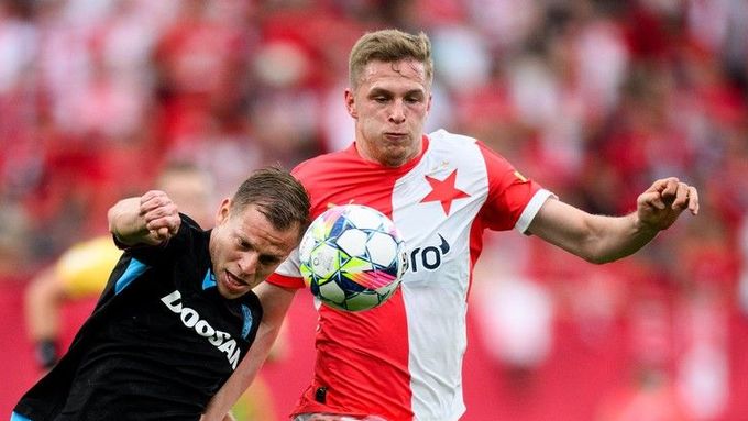 Kdyby rozhodoval stav kont jejich majitelů, byl by výsledek nedělního šlágru mezi Plzní a Slavií předem jasný. Takhle ho naštěstí určí výkony na trávníku