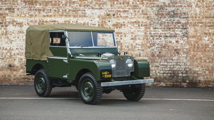 Land Rover zrestauruje 25 historických vozů