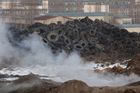 Na jihu Čech hoří sklad pneumatik, nikdo nebyl zraněn