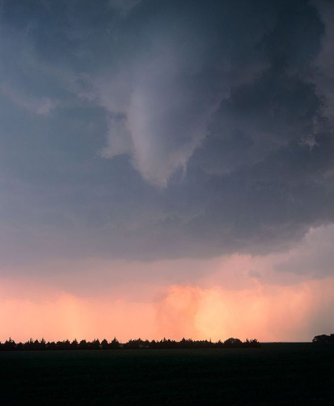 Tornádo se dotkne v Kansas USA A tornado touches down in Kansas USA