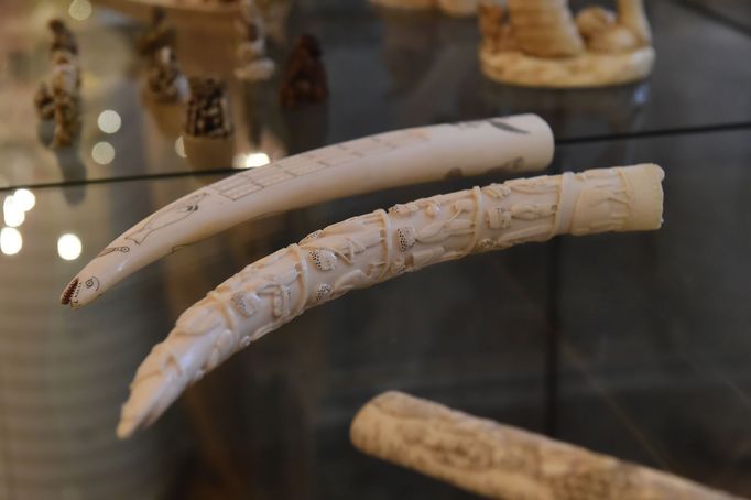 Slonovinové sošky z takzvaného Prečanova pokladu.