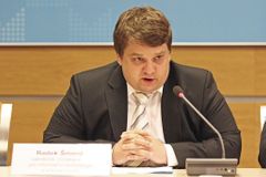 Chtěl řídit DPP, teď Šmerda odchází z vnitra do pošty