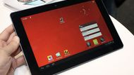Fujitsu Stylistic m532 - s NVIDIA Tegra 3 a 32 GB úložné paměti Japonská společnost Fujitsu ukázala nový deseti palcový tablet poháněný výkonným procesorem Tegra 3. Rozlišení dotykového displeje tabletu je 1 280 x 800 obrazových bodů. Na displejem   je umístěn fotoaparát s rozlišením 2 MPx. Vzadu pak fotoaparát s rozlišením 8 MPx a přisvětlovací diodou.  Tablet je vybaven slotem na SIM kartu, HDMI výstupem a dokovacím konektorem. Zahájení prodeje je plánováno na měsíc květen. Cena tabletu by neměla překročit 549 Eur.