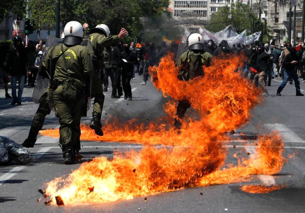 Demonstrace v Athénách - střety s těžkooděnci