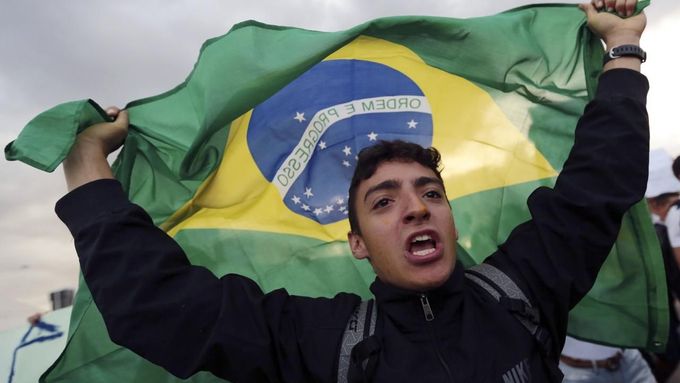V brazilských městech demonstrovalo 200 tisíc lidí. Proti utrácení za fotbal