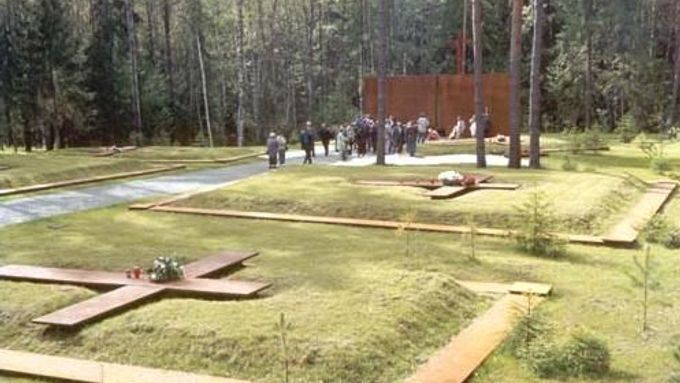 Památník obětem v Katyňském lese.