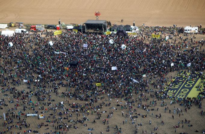 Demonstrace více než 50 000 lidí u Hambašského lesa poblíž Kolína nad Rýnem.