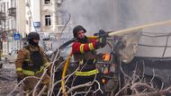 Podle ukrajinské státní záchranné služby šlo o nejtragičtější útok letošního roku. Mezi desítkami obětí byly i dvě děti, dalších 117 lidí bylo zraněno.