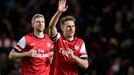 Aaron Ramsey z Arsenalu slaví gól proti Liverpoolu