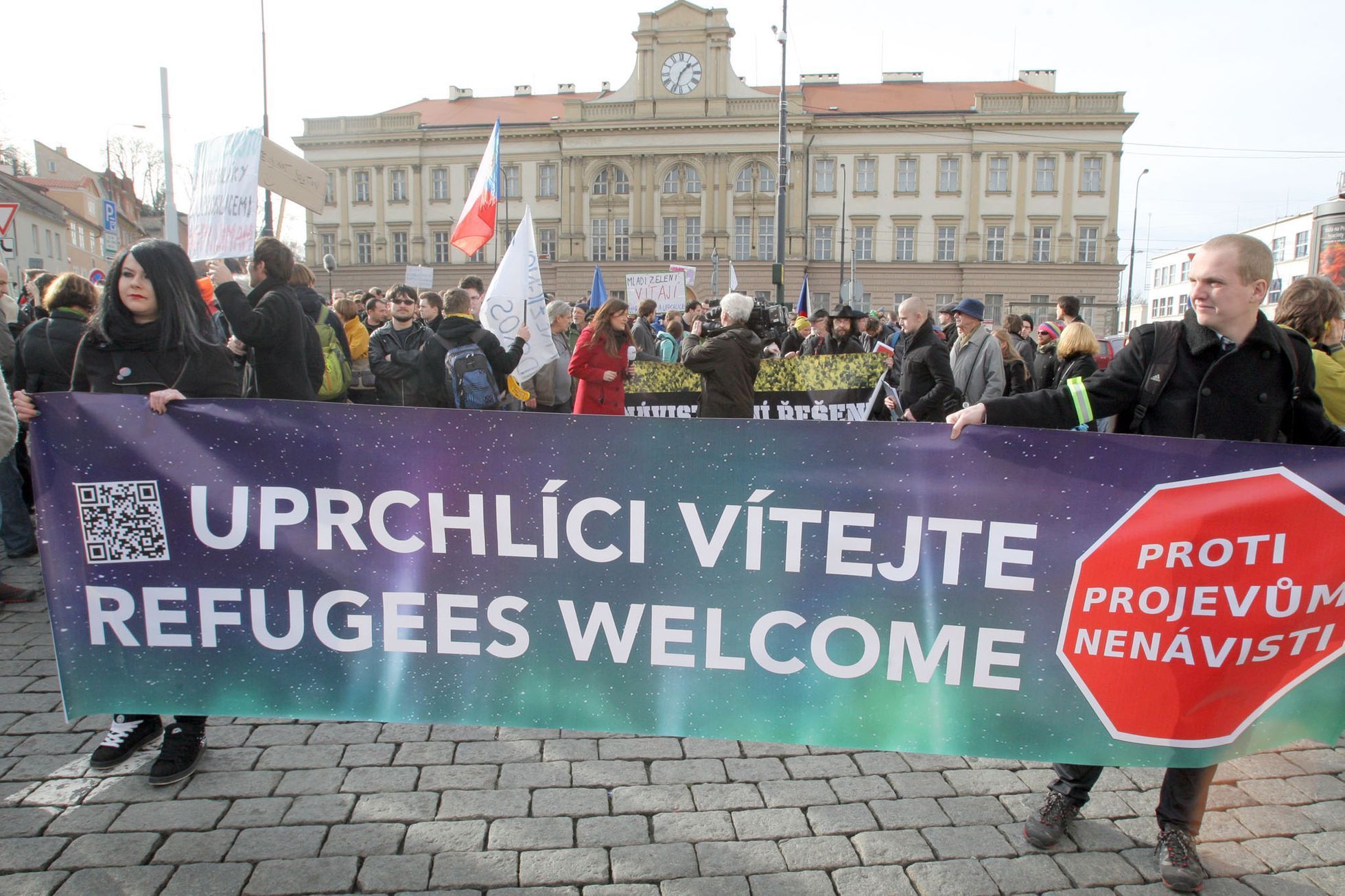 Uprchlíci vítejte, náckové táhněte