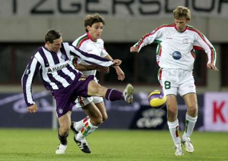 Austria Vídeň - Waregem: Vachoušek, van Nieuwenhuyze a Sergeant