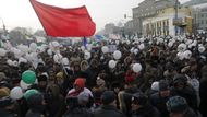 Teplota v Moskvě je -19 Celsia, davům demonstrantů to ale navadí.