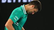 Do obrovské krize se ve třetím kole Australian Open dostal Novak Djokovič a to především vinou zranění. Světová jednička uklouzla po tvrdém úderu soupeře do protipohybu a poranila si bok.