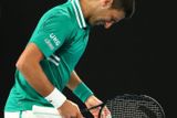 Do obrovské krize se ve třetím kole Australian Open dostal Novak Djokovič a to především vinou zranění. Světová jednička uklouzla po tvrdém úderu soupeře do protipohybu a poranila si bok.