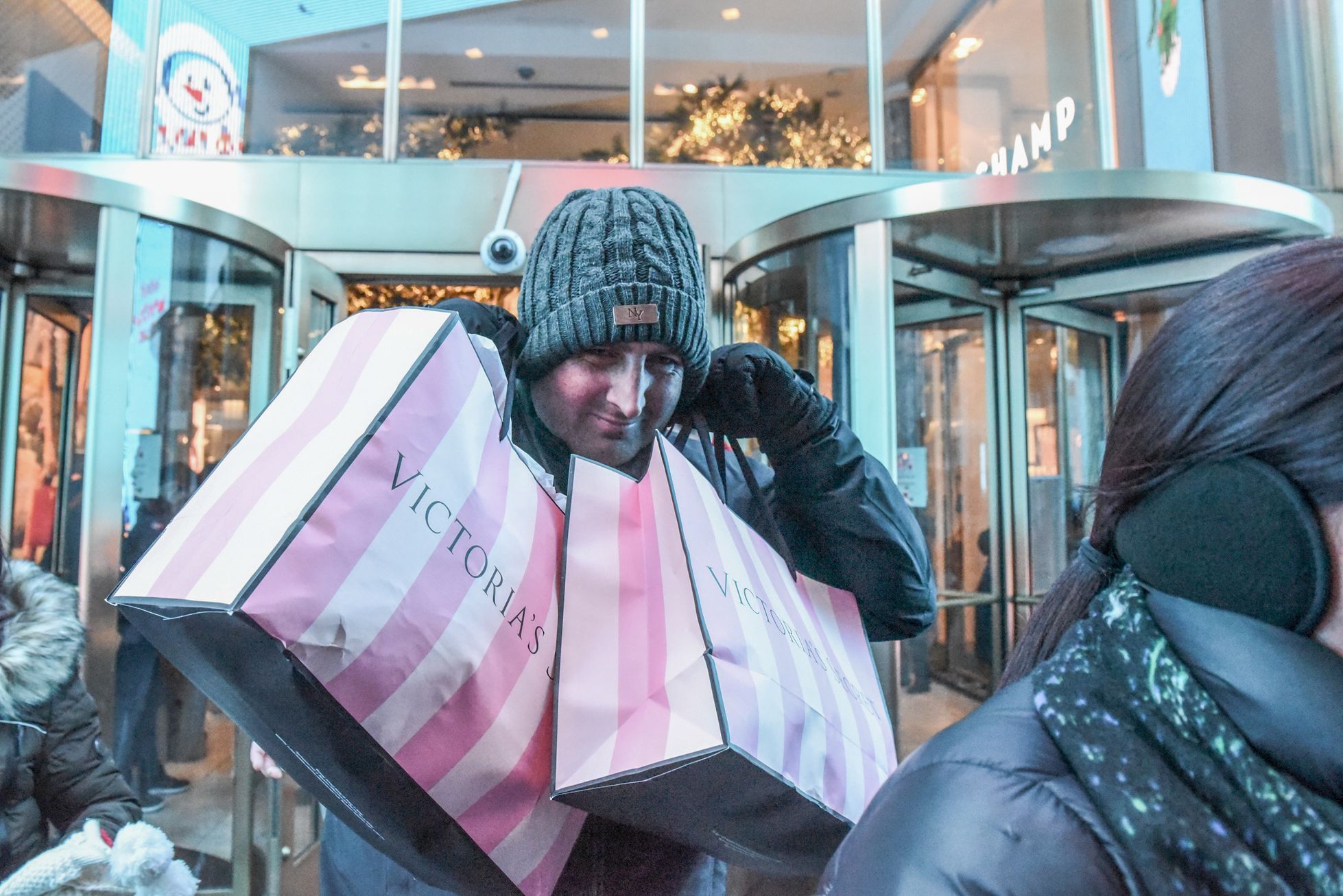 Nákupní horečka, nákup, šílenství, Black Friday, obchod, ekonomika, Den nenakupování
