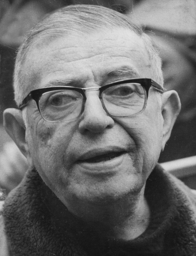 1964: Jean-Paul Sartre. Eistencialista, který odmítl přijmout Nobelovu cenu. Ne že by zrovna opovrhoval oceněním od Švédské akademie, on nikdy nepřijal žádnou cenu. Byl zároveň významným filosofem, ve svých dílech se dost zabýval svobodou a ovlivnila ho fenomenologie. Jinak ale ve známost vstoupily jeho typičtí zastupitelé existenciálního směru jako Nevolnost a Zeď. K dispozici i v češtině.