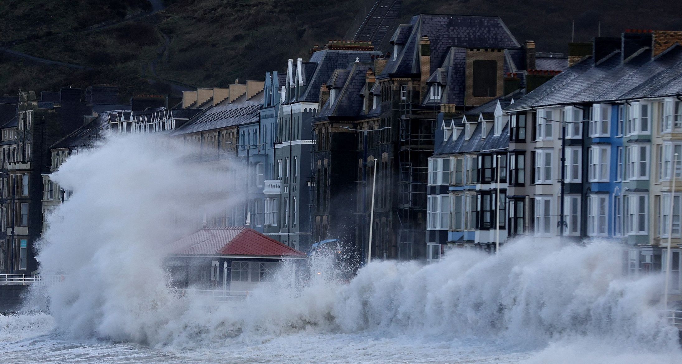 bouře Eunice, vlny, Velká Británie, Aberystwyth, Wales, vítr
