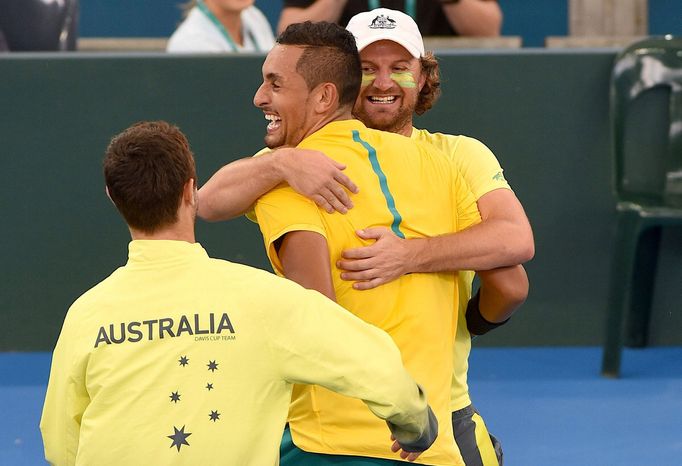 Nick Kyrgios se raduje z výhry nad Samem Querreym a z postupu Austrálie do semifinále Davis Cupu.