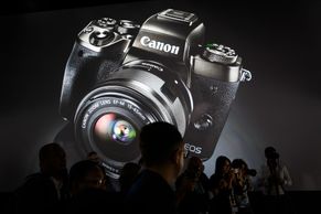 Recenze: Canon M5 je výborná bezzrcadlovka, která přišla o něco později, než měla