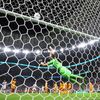 Lionel Messi dává gól z penalty ve čtvrtfinále MS 2022 Nizozemsko - Argentina