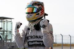 Vítězná série pokračuje, Hamilton kráčí k titulu šampiona