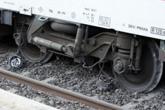 V Ústí vykolejila lokomotiva, trať už je částečně v provozu