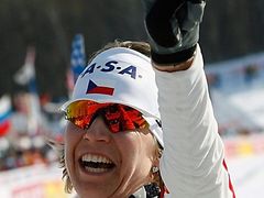Spokojená Kateřina Neumannová v cíli skiatlonu na MS v Sapporu, v němž doběhla na druhém místě.