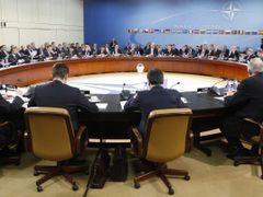 Na čtvrtečním zasedání se NATO rozhodlo restartovat vztahy s Ruskem