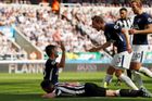 Tottenham udolal oslabený Newcastle, United si smlsli na West Hamu
