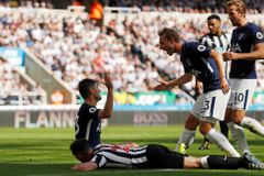 Tottenham udolal oslabený Newcastle, United si smlsli na West Hamu