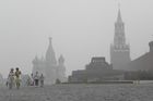 Chrám Vasila Blaženého, Mauzoleum, Kreml - vše zahaleno v hustém kouři