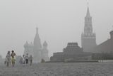 Chrám Vasila Blaženého, Mauzoleum, Kreml - vše zahaleno v hustém kouři