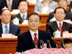 Wen Ťia-pao mluví před čínským parlamentem