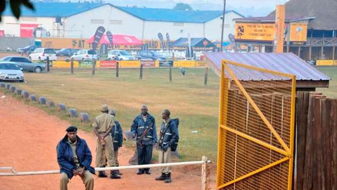 Mrtví v Ugandě. Při sledování fotbalu vybuchly 2 bomby