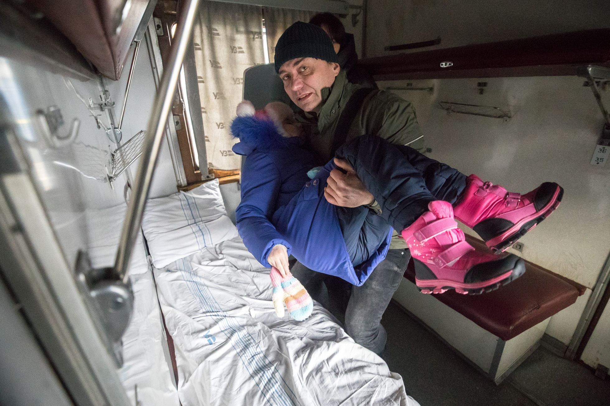 Válka na Ukrajině - nádraží Lvov, uprchlíci, děti, ukrajinci, humanitární krize