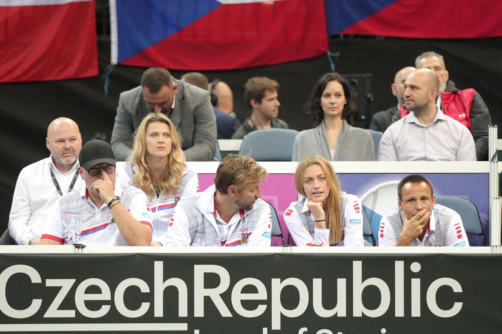 Česká lavička ve finále Fed Cupu 2018 Česko - USA