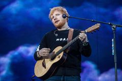 Ed Sheeran rozezpíval Letňany. Zrzavý mladík s kytarou patří ke světové špičce