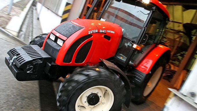 Z výroby denně odjede 35 nových traktorů.
