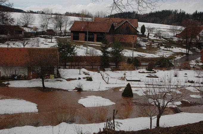 Povodně v obci Písečná (Pardubický kraj) v roce 2006.