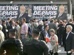 V uplynulých volbách v roce 2002 volila řada Francouzů Le Pena jako protest a nejinak tomu bude i letos.