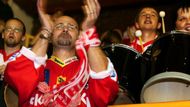 Fanoušci HC Slavia Praha vytrvale povzbuzovali svůj tým na ledě Litvínova.